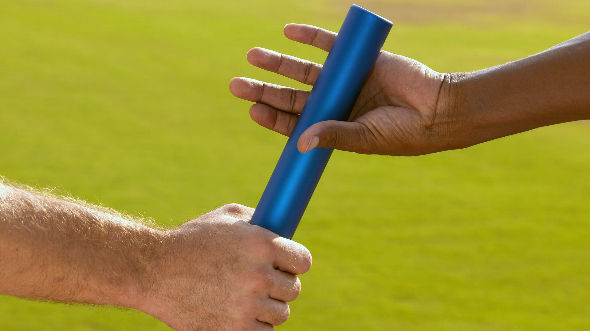 九游娱乐官方平台-高校足球队展现强大实力，赢得大赛冠亚军，高校足球联赛